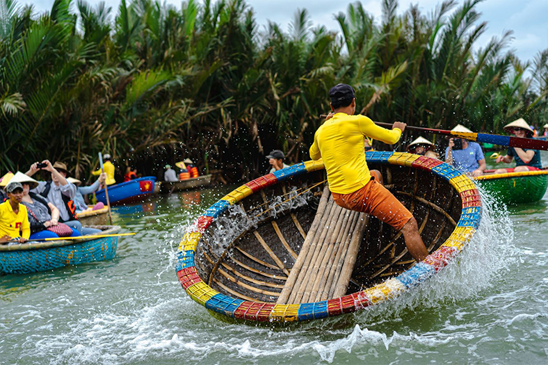 Trải nghiệm ngồi thuyền thúng rừng dừa bảy mẫu